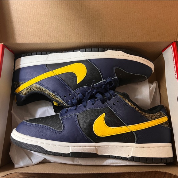 Nike Dunk Low ‘Vintage Michigan’ - Picture 5 of 7
